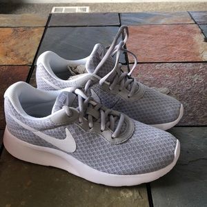 Brand new women’s Nike Tanjun